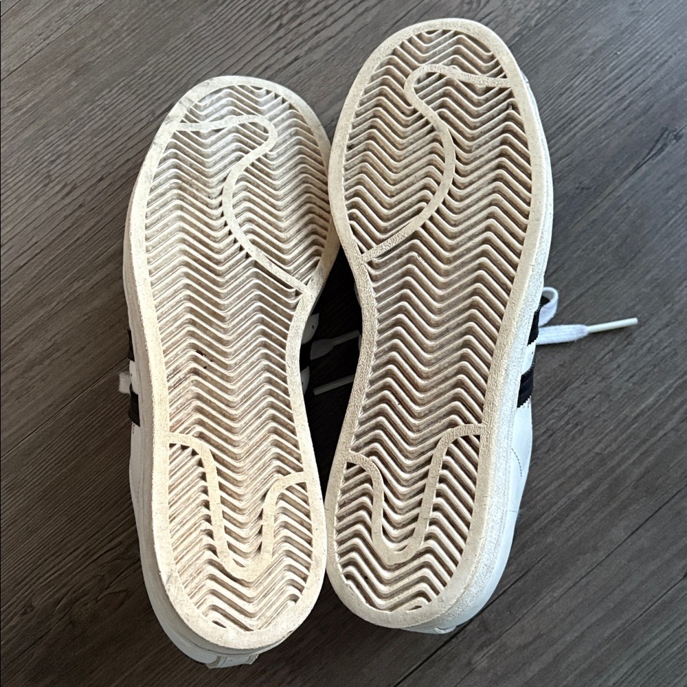 Adidas Superstars - Picture 9 of 10